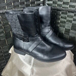 Vionic Elegant Black Quilted Women's Weather Resistant Boots